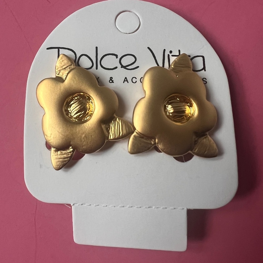 Vintage Dolce Vita Paris Gold Tone Flower Clip Earrings Signed Bijoux Accessorie